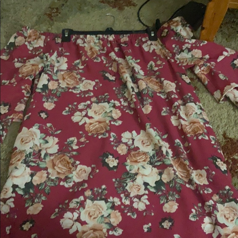 Cold shoulder dress with pockets